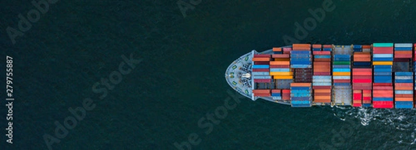 Fototapeta Kontenerowiec przewożący kontener do importu i eksportu, logistyka biznesowa i transport przez kontenerowiec łódź na otwartym morzu, widok z lotu ptaka kontenerowiec z miejsca kopiowania dla projektu baneru internetowego