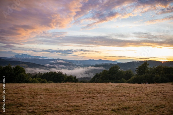 Fototapeta Sunset in beautiful Polish mountains and colorful sky_6