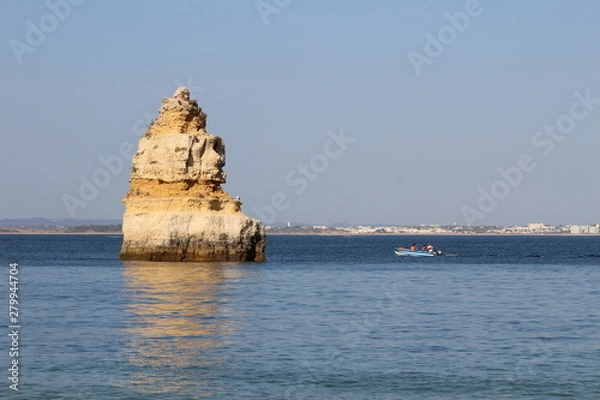 Obraz ROCK IN THE SEA