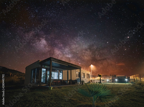Fototapeta Via Lactea sobre casa modular