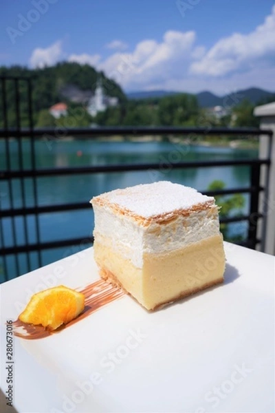 Obraz Cream cake in lake Bled Slovenia