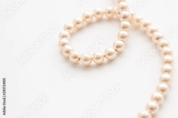 Obraz Pearls on white background