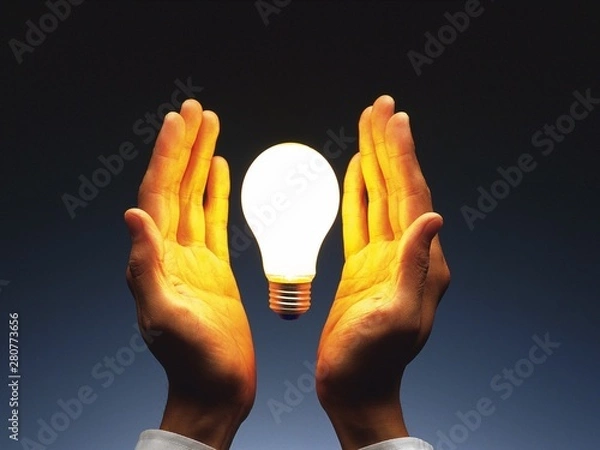 Obraz hand holding light bulb