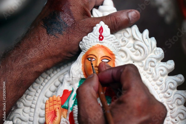 Obraz Idol of Hindu Goddess Lakshmi during preparations in Kolkata. Clay idol of Goddess Lakshmi, under preparation for Bengal`s Lakshmi Puja festival at Kumartuli Kolkata. 
