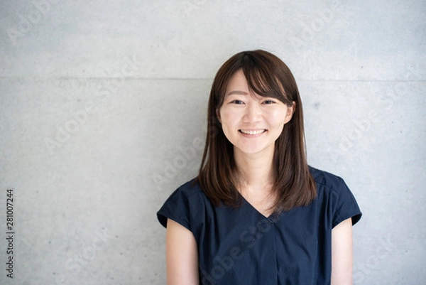 Obraz 笑顔の若い女性