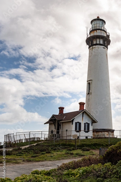 Fototapeta Pigeon Point Lighthouse is a lighthouse built in 1871 to guide ships on the Pacific coast of California. It is located on the coastal highway 1 near Pescadero, between Santa Cruz and San Francisco.