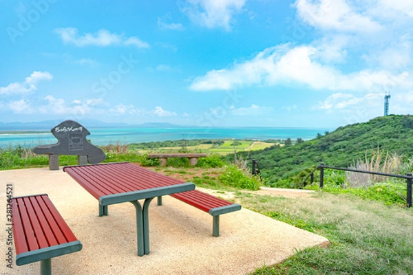 Fototapeta 小浜島の展望台でベンチ休憩