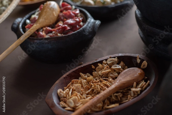 Obraz garlic in a pan