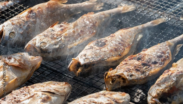 Obraz 철판 숯불 훈제 물고기 구이