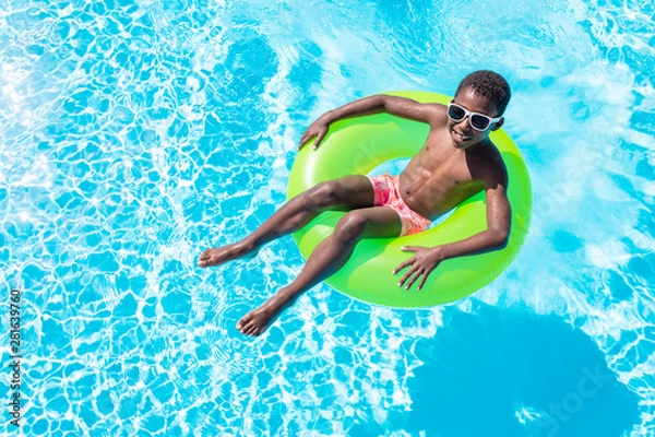 Obraz black child in the pool