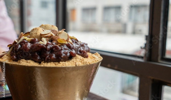 Obraz 전통 빙과류 인절미 통팥 얼음 빙수