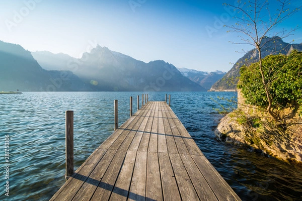 Obraz Steg am See in den Bergen - Traunsee in Österreich