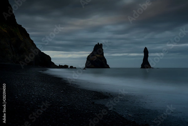 Obraz Reynisdrangur sea stacks off Black Sand Beach, Reynisfjara, Iceland