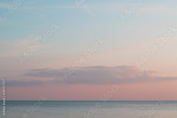 Fototapeta gradient evening sky and calm sea