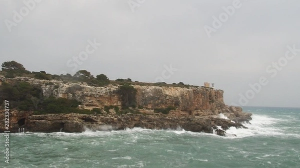 Obraz Stürmisches Meer trifft Klippen