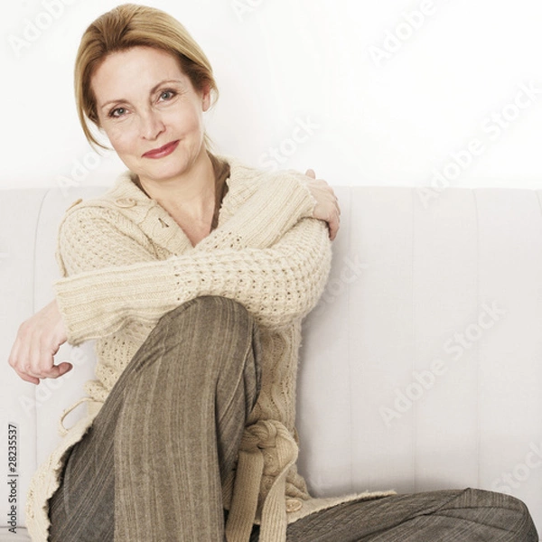 Obraz reife Dame zuhause