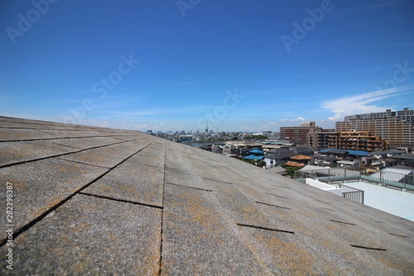 Obraz 屋根と青空