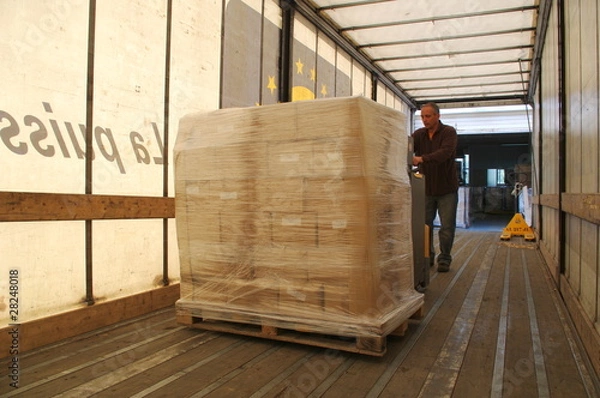 Obraz rozładunek ciężarówki