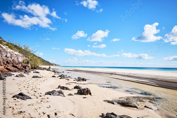 Fototapeta White sand dune with people on Fraser Island