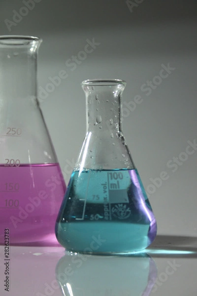 Fototapeta suggestions in a chemistry lab