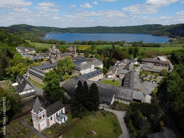Fototapeta Abtei Maria Laach, Panorama-Flugaufnahme