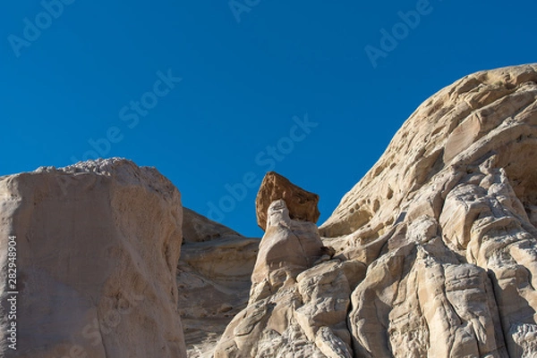 Fototapeta Hoodoos and rock formations at the Toadstools in Grand Staircase Escalante National Monument in Utah