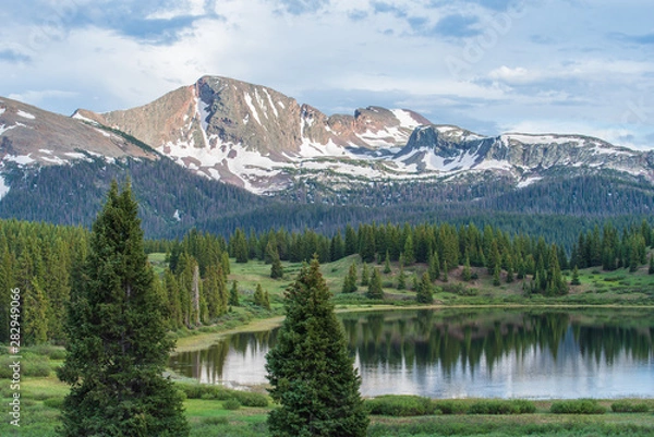Fototapeta Colorado mountain landscape with trees and Little Molas Lake in the San Juan Mountains