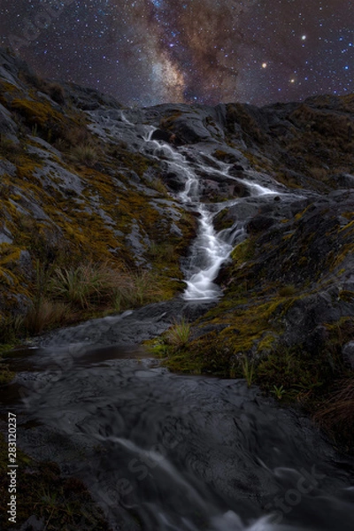 Obraz Cascada con vía láctea