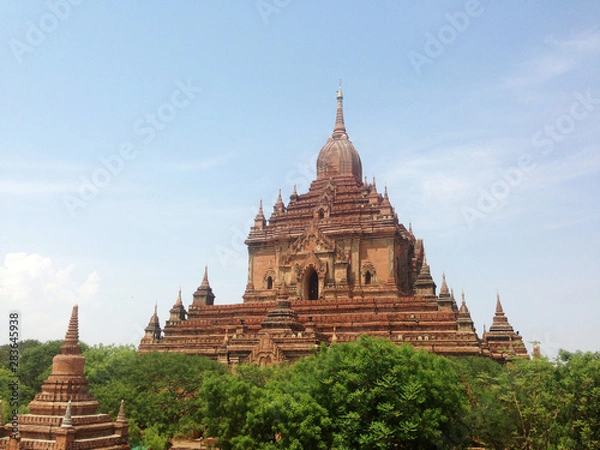 Fototapeta Old Bagan temple and ruins in Myanmar