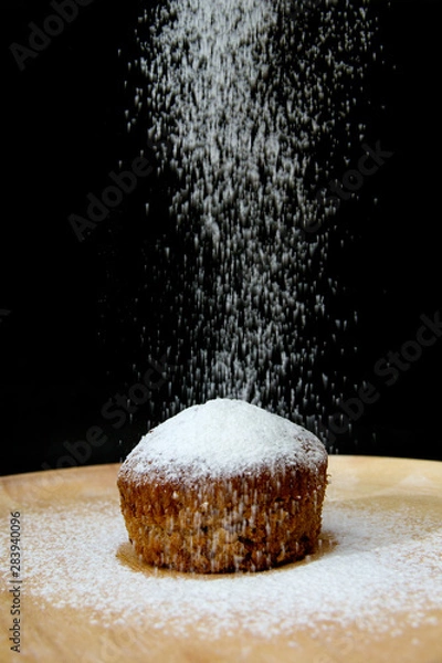 Obraz icing sugar falling  on  Banana