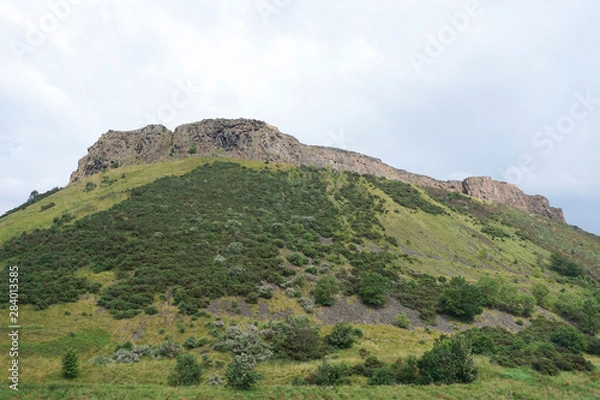 Obraz View over Arthur's Seat and the Salisbury Crags in Edinburgh