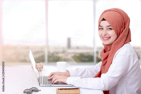 Obraz Hijab muslim woman work with computer, muslim girl work at office