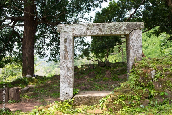 Fototapeta stone window