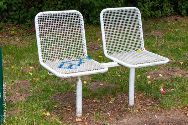 Obraz a bench fot two