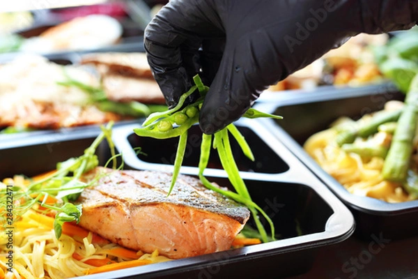 Fototapeta Dieta pudełkowa. Apetyczne pudełka na lunch. Jedzenie dostarczane pod Twoje drzwi