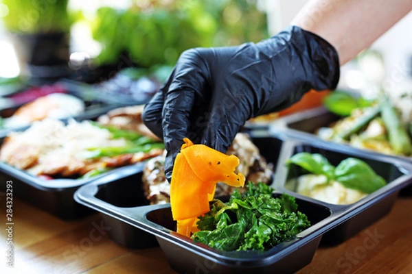 Obraz Dieta pudełkowa. Apetyczne pudełka na lunch. Żywność dostarczana na wyciągnięcie ręki