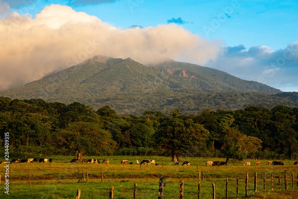 Fototapeta Rincón de la Vieja is an active andesitic complex volcano in north-western Costa Rica about 23km from Liberia, in the province of Guanacaste