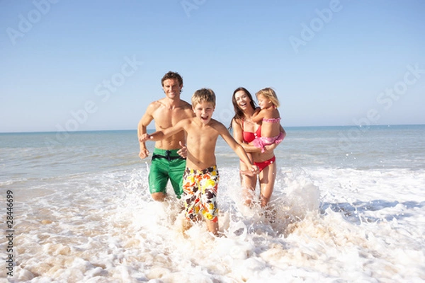 Obraz Młoda rodzina bawić się na plaży