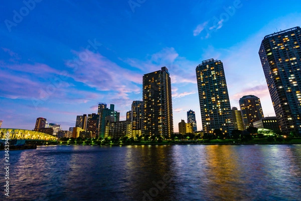 Obraz 台風後の佃島周辺の高層マンションの夜景