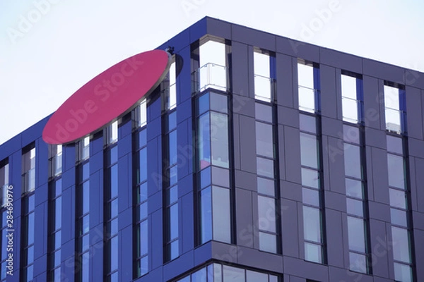 Fototapeta modern building of glass and concrete, skyscrapers. office space. a lot of light in the workplace