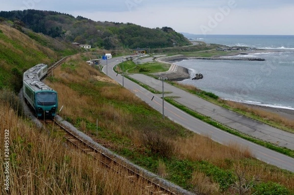 Obraz 《五能線が走る風景（曇り雨）》青森県深浦町