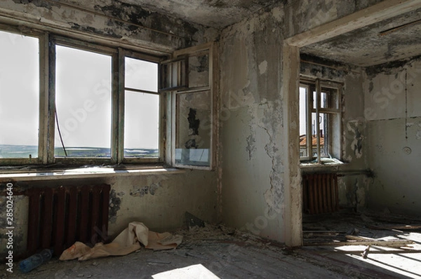 Fototapeta abandoned house