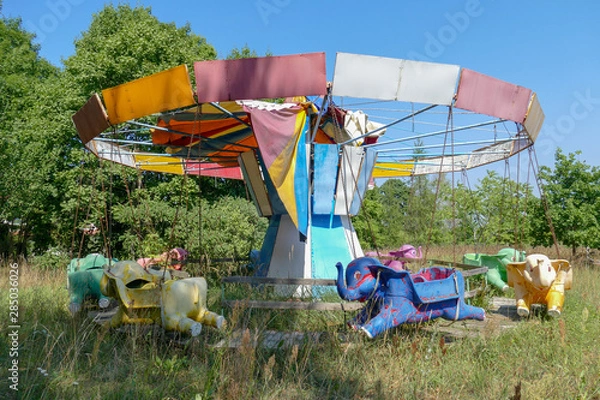 Fototapeta Old abandoned elephant carousel. Sunny summer day. 