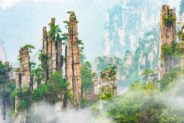 Obraz Imperial Pen Peak of Zhangjiajie. Located in Wulingyuan Scenic and Historic Interest Area, Zhangjiajie, hunan, China.