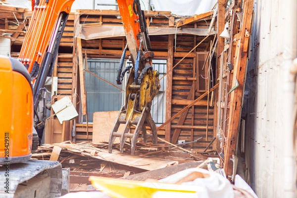 Obraz 古い　戸建　解体　工事　現場