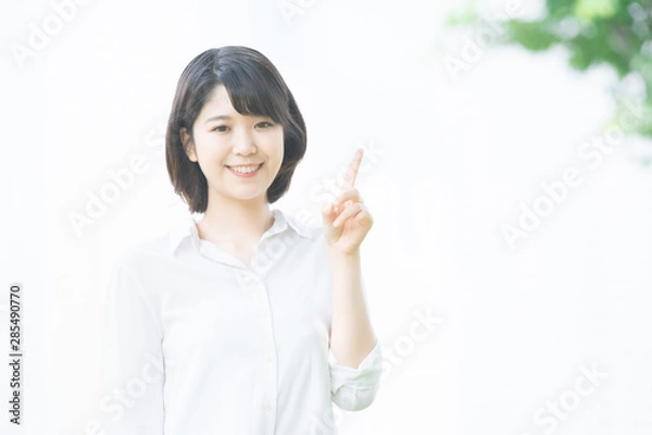 Fototapeta 人差し指を立てる女性