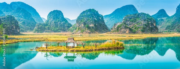 Fototapeta Krajobraz Puzhehei. Znany jako Guilin of Yunnan, znajduje się w Puzhehei Scenic Resort, na południowy wschód od Kunming, Yunnan w Chinach.