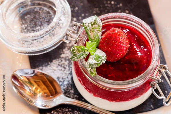 Obraz Zbliżenie na deser panna cotta