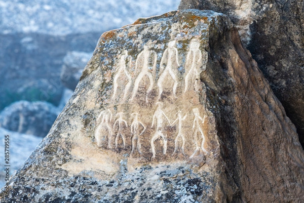 Obraz Ancient petroglyph depicting human figures in Gobustan, Azerbaijan.