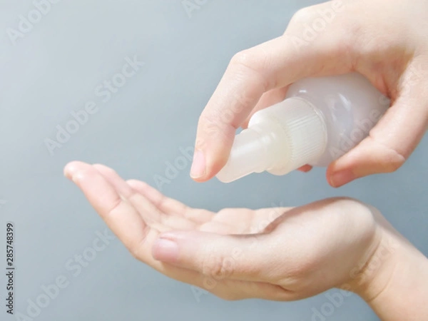 Obraz 手の平にスプレー